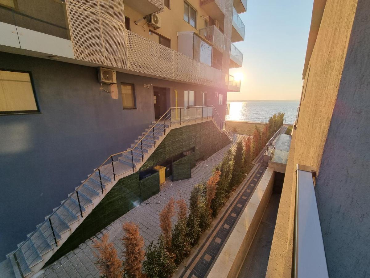 Breeze Studio Apartment Мамая Екстериор снимка